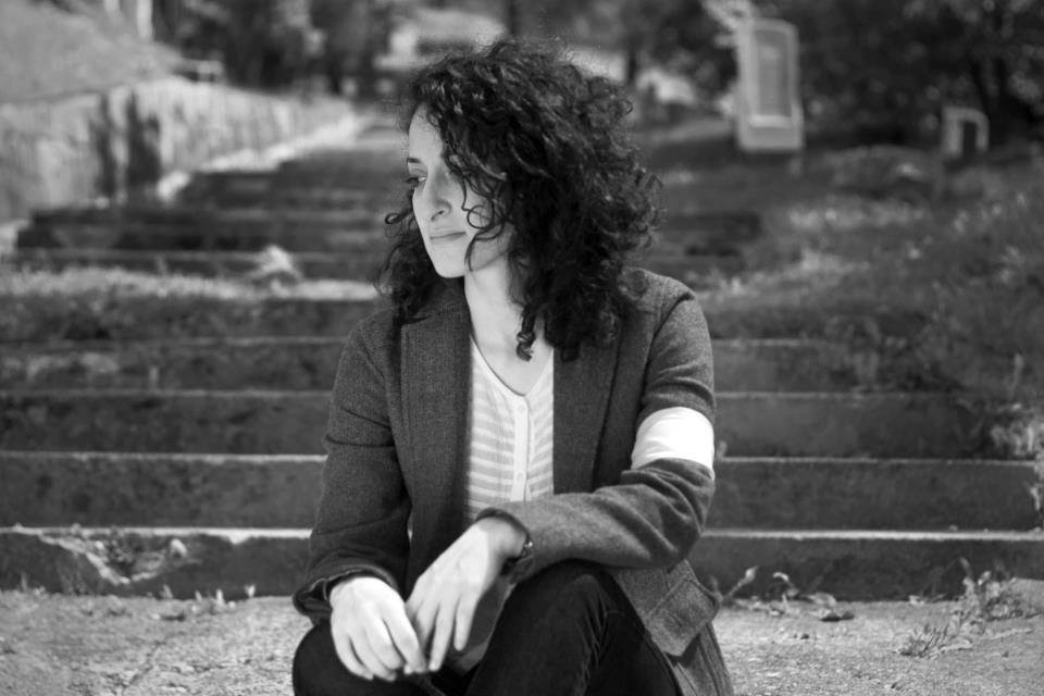 Elmina Kulašić: Šta je djetinstvo s tragom Trnopolja i bijele trake?