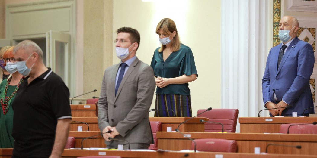 U Saboru minuta šutnje za žrtve genocida u Srebrenici