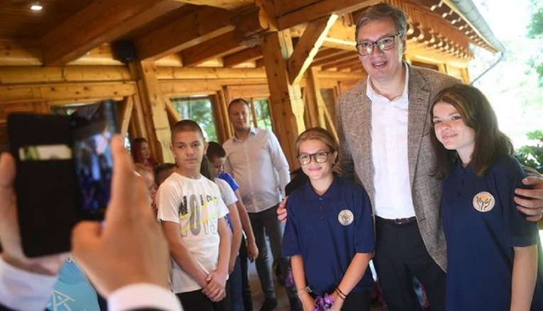 Vučić srpsku djecu iz Hrvatske i Federacije BiH pozvao da se vrate u svoj Beograd