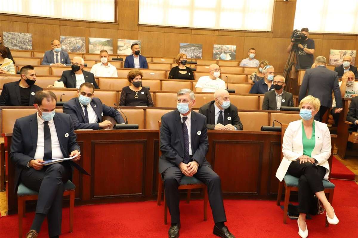 U Saboru obilježen Dan sjećanja na genocid u Srebrenici