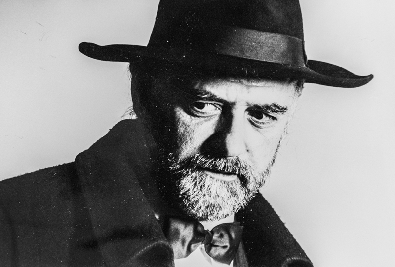 U našem površnom svijetu Nedžad jeste bio čudna pojava, to jest, bio je čudo