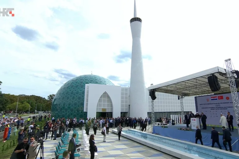 Otvoreni džamija i Islamski kulturni centar u Sisku