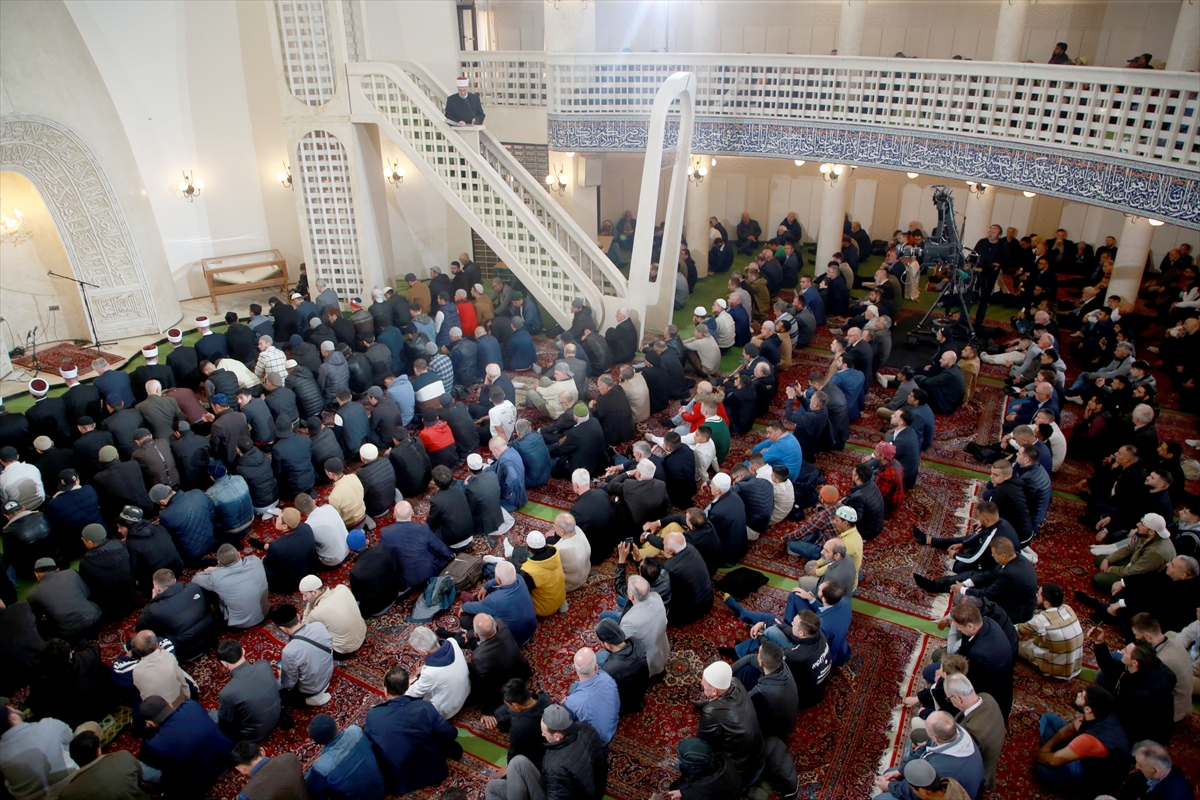 Bajram namaz klanjan u zagrebačkoj džamiji: Pridružujemo se pozivima za mir u svijetu