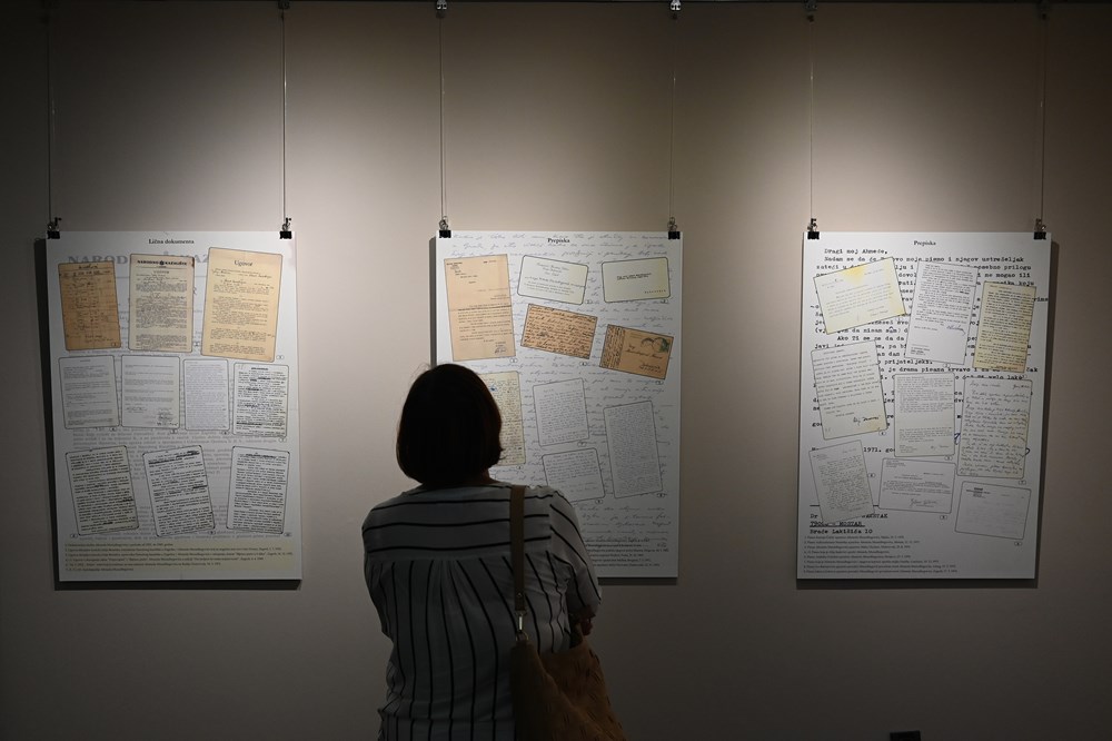 Otvorena izložba fotografija djela književnika Ahmeda Muradbegovića u Kinu Valli