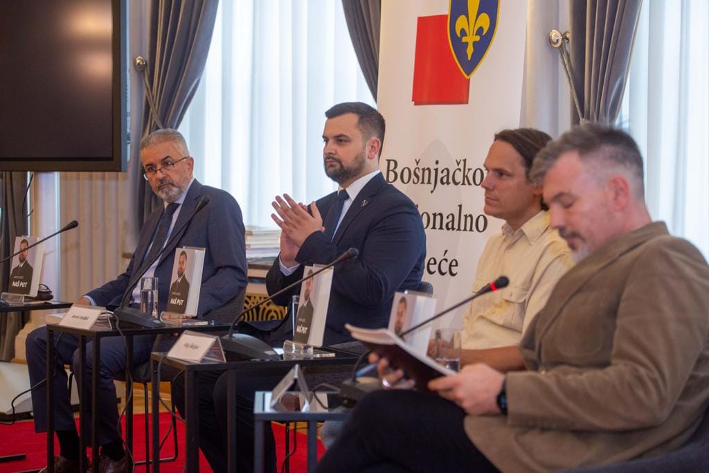 U prepunoj sali Novinarskog doma u Zagrebu održana promocija knjige “Naš put” Armina Hodžića