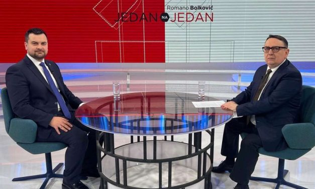 DANAS NA HRT 4: Romano Bolković – 1 na 1 s Arminom Hodžićem