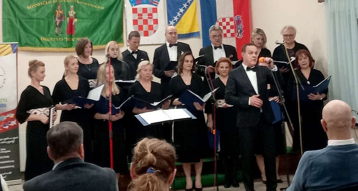 Brojne Siščane oduševili nastupi bošnjačkih zborova i folkloraša