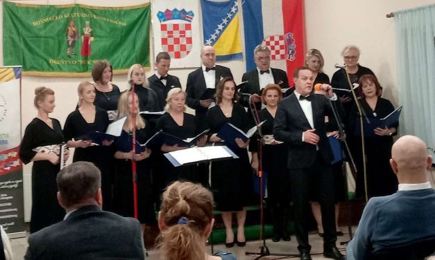 Brojne Siščane oduševili nastupi bošnjačkih zborova i folkloraša