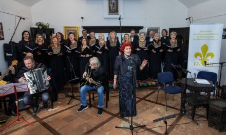 Sjećanje na profesora Fuada Ahmetspahića oživljeno nastupom Ansambla „Bosana“