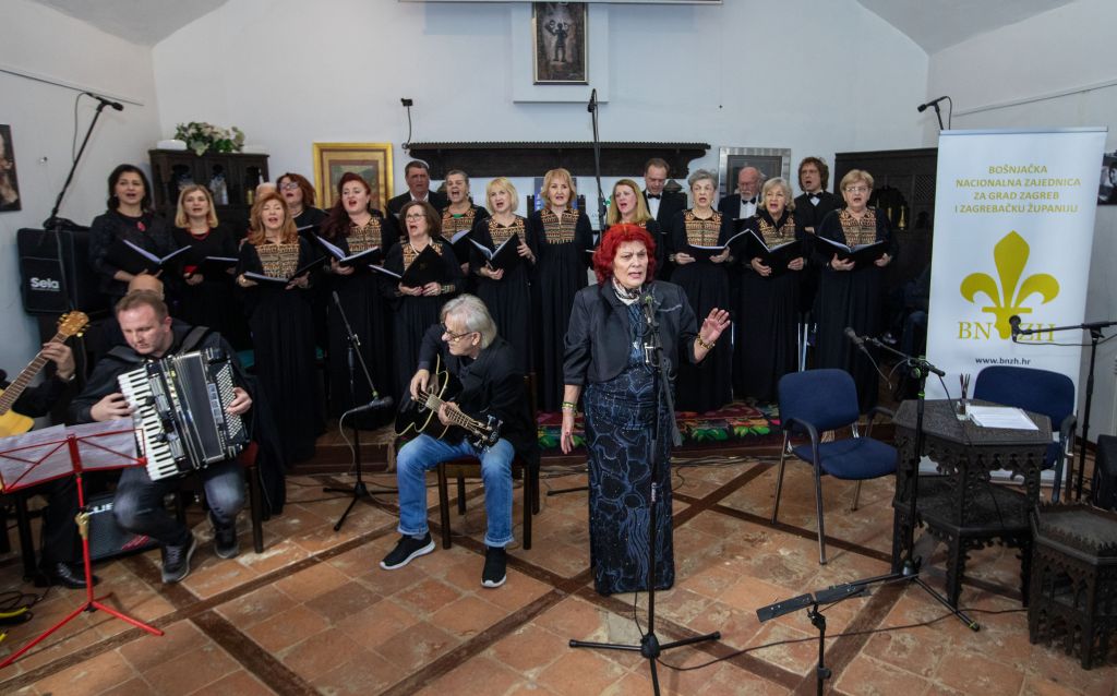 Sjećanje na profesora Fuada Ahmetspahića oživljeno nastupom Ansambla „Bosana“