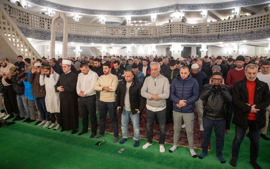 Klanjana prva teravija u prepunoj Zagrebačkoj džamiji