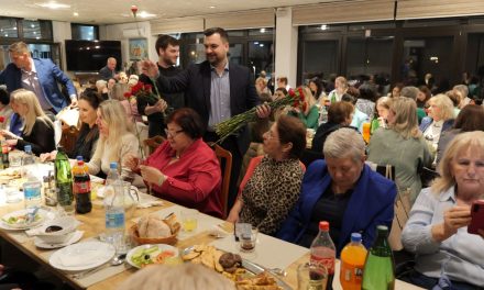 Geste poštovanja: Jake Bošnjakinje zajedno na Ženskom iftaru