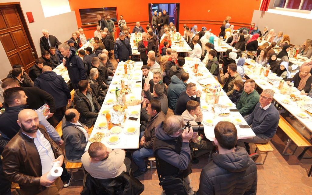 Iftar u Vodnjanu: Svake godine sve nas je više, a sada je s nama i Armin Hodžić