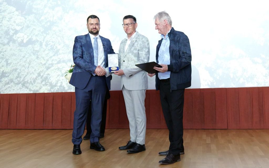 Armin Hodžić nagrađen u Vojniću: Tri zastave, jedno srce na Dan općine