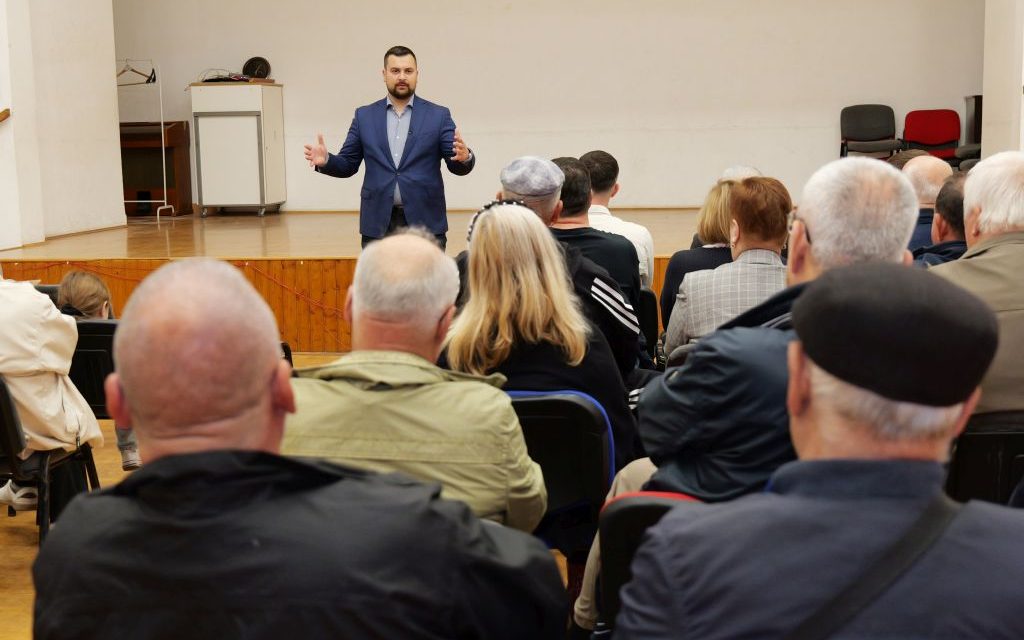 Armin Hodžić među Bošnjacima u Sv. Klari: Zaslužujemo svoju infrastrukturu i institucije