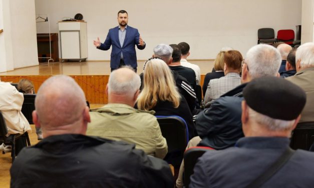 Armin Hodžić među Bošnjacima u Sv. Klari: Zaslužujemo svoju infrastrukturu i institucije