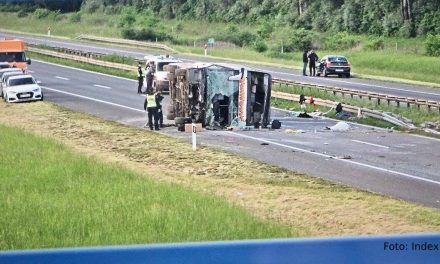 U sudaru autobusa iz BiH i automobila na autocesti u Hrvatskoj poginule dvije osobe