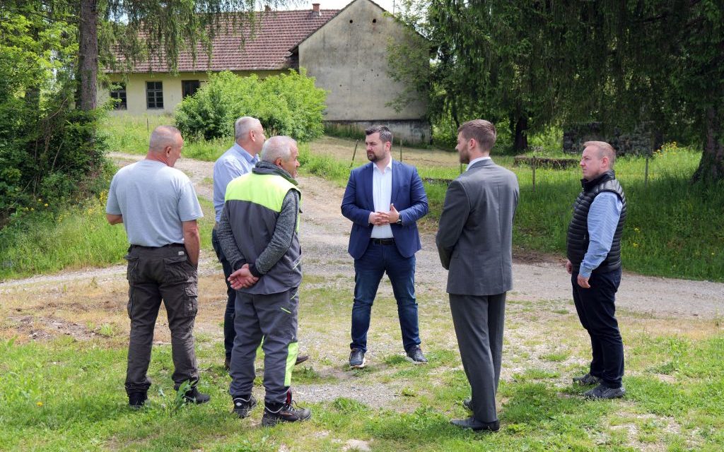 S načelnikom Kuzmićem i zastupnikom Hodžićem u Topuskom: Konkretni projekti za Bošnjake