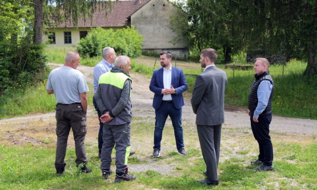 S načelnikom Kuzmićem i zastupnikom Hodžićem u Topuskom: Konkretni projekti za Bošnjake