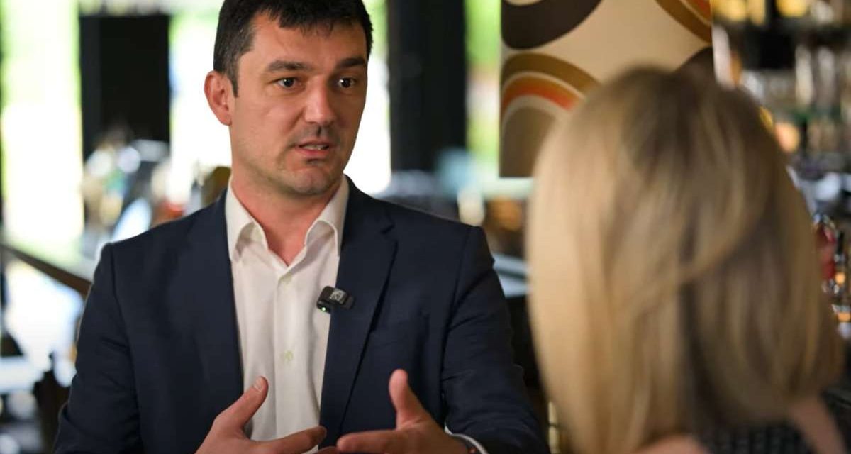 Adis Keranović gost prve epizode podcasta „Policy Bar“: Zdravstvo mora podići ljestvicu