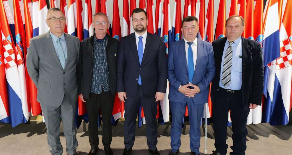 Bošnjaci Siska posjetili Hrvatski sabor: Konstruktivni razgovori s Arminom Hodžićem