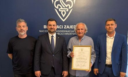 Zahvalnica za boje savjesti: Dino Trtovac poklonio sliku “Srebrenica” Nacionalnoj koordinaciji