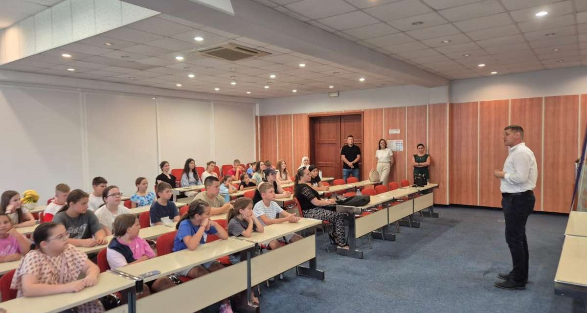 Započeo program “Bosanski jezik i kultura”