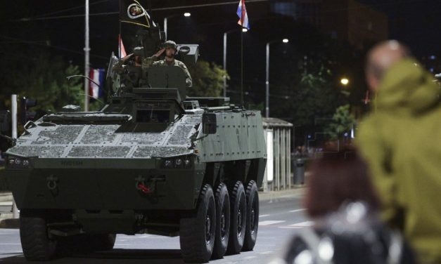 Hrvatska svečanim mimohodom obilježava 30. obljetnicu VRO ”Oluja”