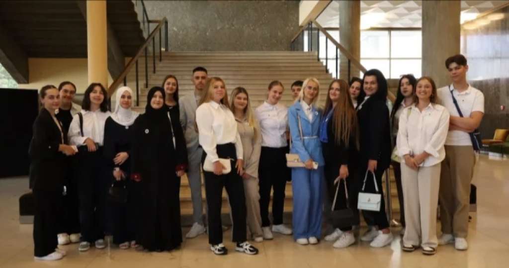 Mladi iz USK učestvovali u Zagrebu na centralnom obilježavanju 30. godišnjice genocida u Srebrenici