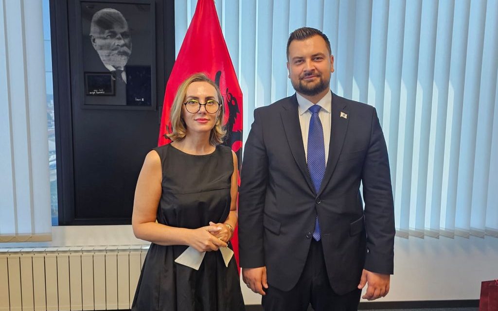 Srdačan sastanak albanske veleposlanice i Armina Hodžića