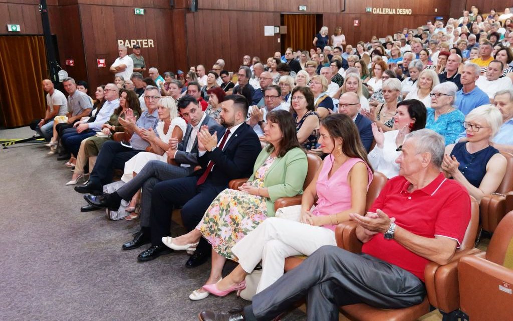 U Sisku gostovala komedija „Luda kuća“: Večer bosanskog humora i životnih priča