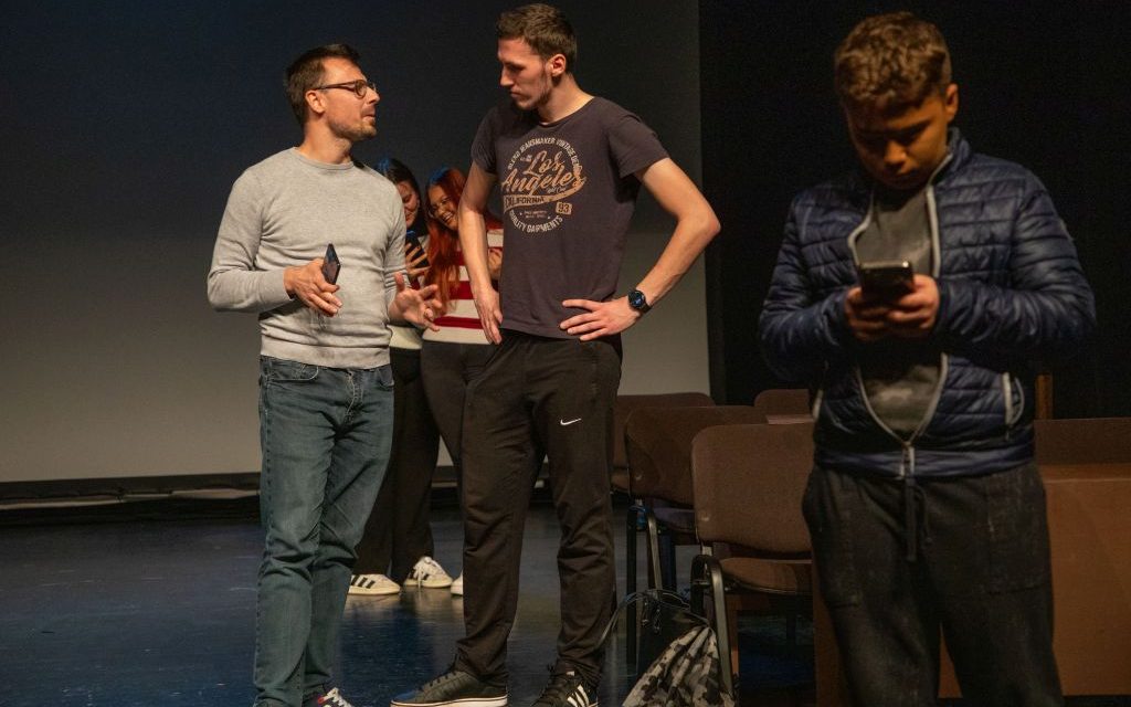 Briljantni BKUD „Sevdah“: Premijera angažirane predstave Dine Halvadžića