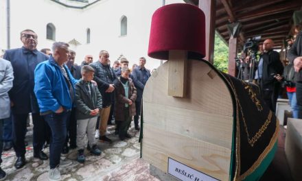 Posljednji ispraćaj: Održana komemoracija i klanjana dženaza Halidu Bešliću