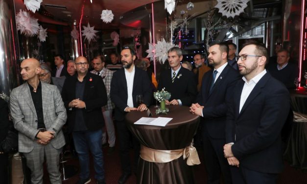 Tomaševiću uručena zahvalnicu, Zagreb povećao sredstva manjinama za 20%