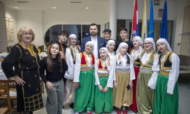 Bajramski programi u Sisku i Gunji okupili veliki broj Bošnjaka