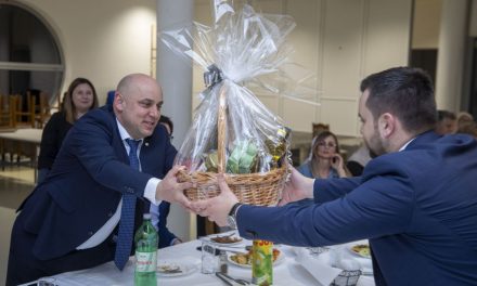 Primjer suživota: Iftar u Gunji okupio bošnjačku manjinu i čelnike županije