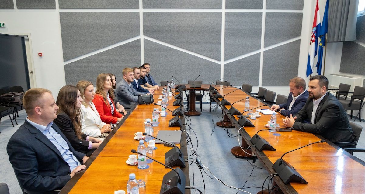 Studenti Pravnog fakulteta iz Bihaća u posjeti Hrvatskom saboru