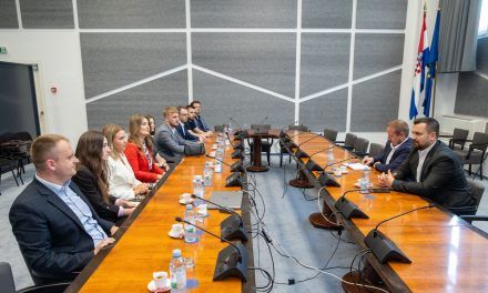Studenti Pravnog fakulteta iz Bihaća u posjeti Hrvatskom saboru