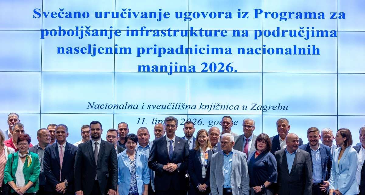 Svečano uručeni ugovori općinama naseljenim nacionalnim manjinama