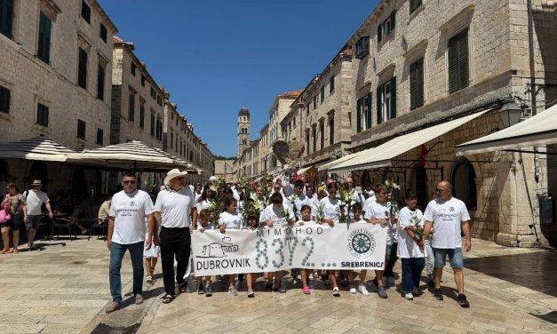 U Dubrovniku Mimohod sjećanja povodom godišnjice Genocida u Srebrenici