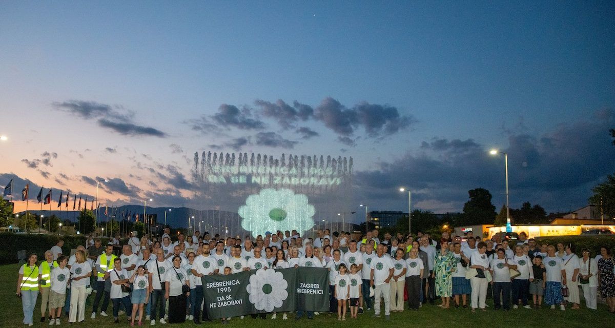 Zagreb Srebrenici: Mimohodom sjećanja i projekcijom cvijeta Srebrenice obilježena 31. godišnjica genocida