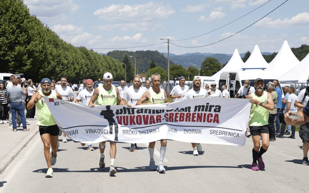 Ultramaratonci stigli u Potočare: Čuvati sjećanje na žrtve i prenositi istinu
