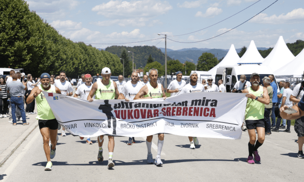 Ultramaratonci stigli u Potočare: Čuvati sjećanje na žrtve i prenositi istinu