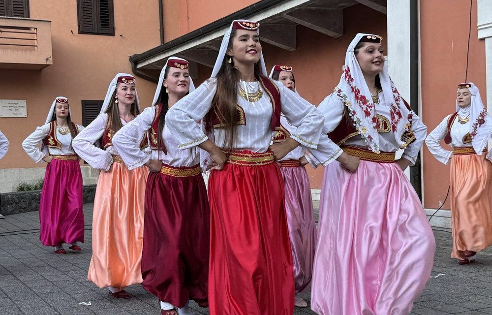 Buzet ugostio manifestaciju “Običaji starog zavičaja Bošnjaka” uz pjesmu, ples i narodne nošnje