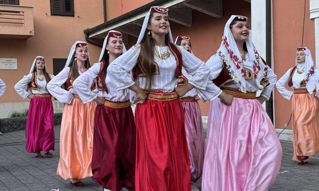 Buzet ugostio manifestaciju “Običaji starog zavičaja Bošnjaka” uz pjesmu, ples i narodne nošnje