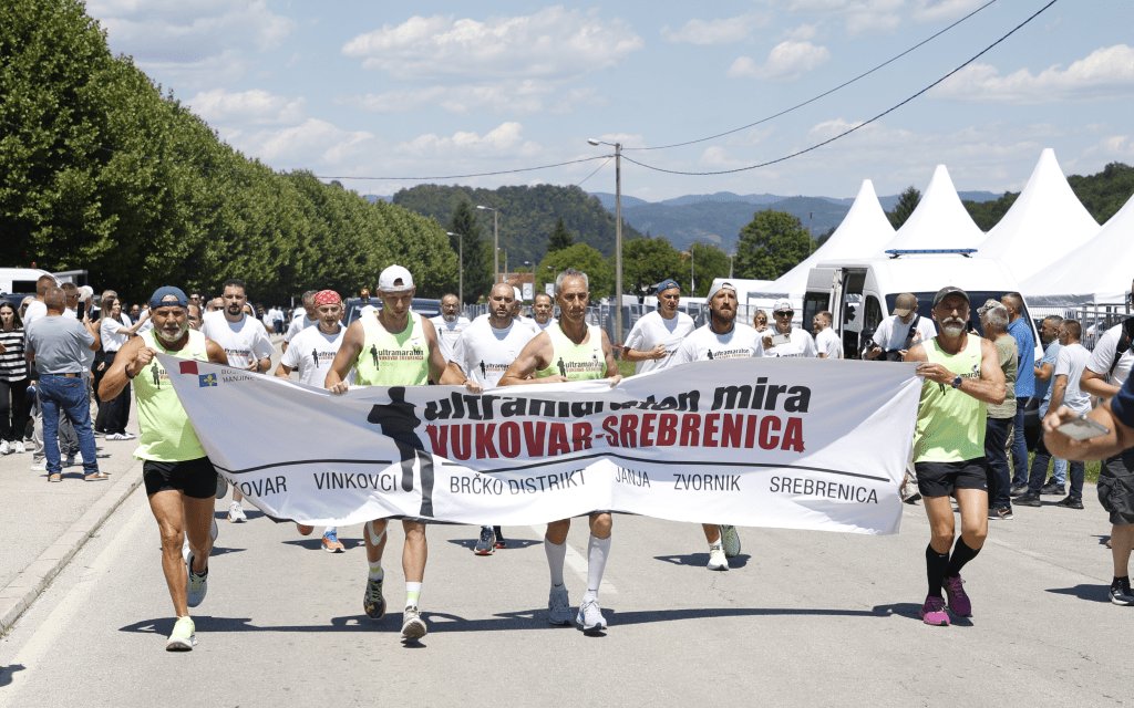 Ultramaratonci stigli u Potočare: Čuvati sjećanje na žrtve i prenositi istinu