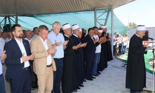 Na spomeniku Ljiljan u Gradačcu proučena Dova za domovinu