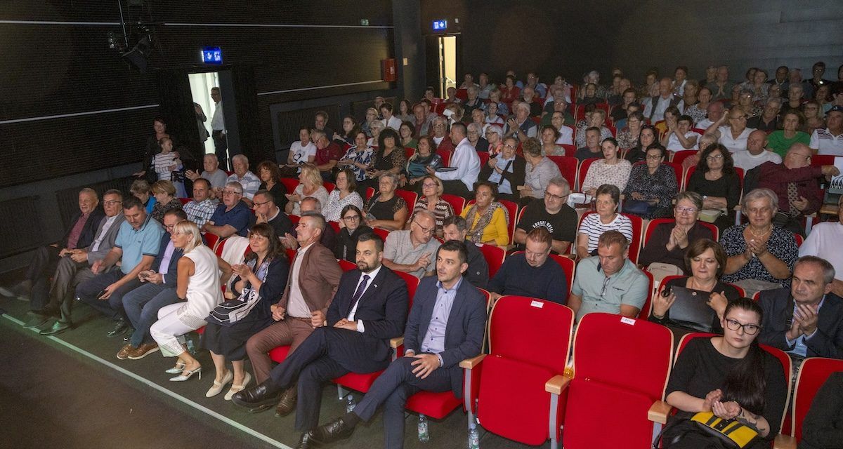 Manifestacija “Sevdahom kroz Hrvatsku“ oduševila publiku u Sisku