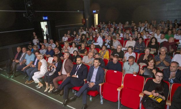Manifestacija “Sevdahom kroz Hrvatsku“ oduševila publiku u Sisku