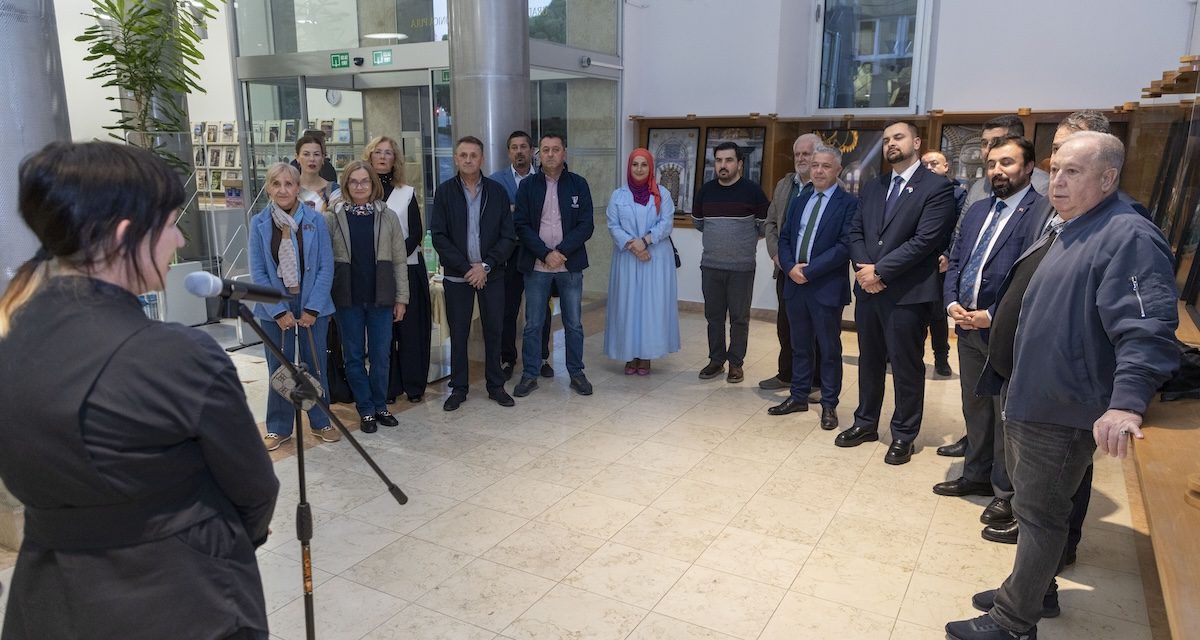 U Puli svečano otvorena izložba umjetničkih fotografija “Aja Sofija – Svjetlost tišine”